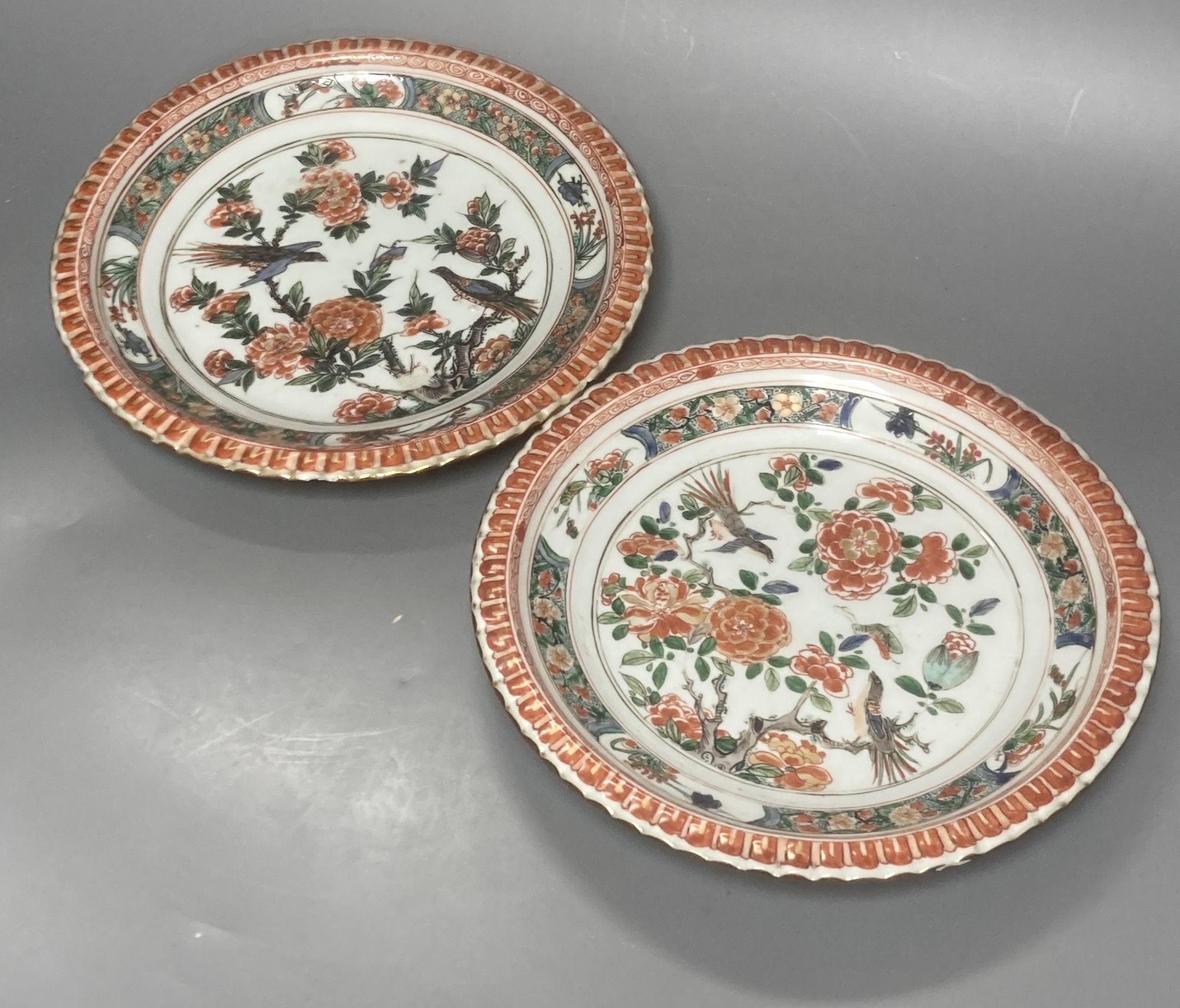 A pair of Chinese Kangxi plates, diameter 24cm